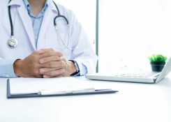 Bác sĩ tư vấn hẹp bao quy đầu